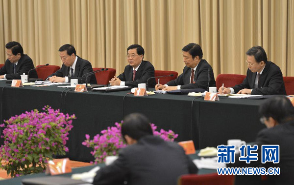 11月9日，胡锦涛同志参加党的十八大江苏代表团讨论。 新华社记者 王晔 摄