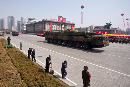 资料图：朝鲜首次展示的新型远程弹道导弹