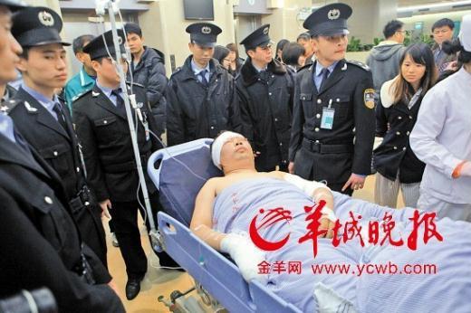 部分伤者送中山三院救治 羊城晚报记者 汤铭明 摄