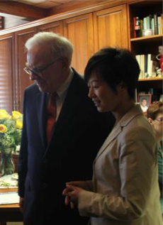 《经济半小时》主编傅喻和巴菲特