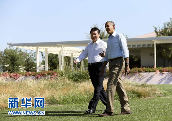 当地时间6月8日上午，中国国家主席习近平同美国总统奥巴马在美国加利福尼亚州安纳伯格庄园举行第二场会晤。会晤开始前，习近平和奥巴马在风光秀丽的庄园内散步，在轻松的气氛中交谈。记者 兰红光 摄