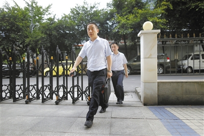 重庆:肖烨等六人利用不雅视频敲诈勒索案开庭