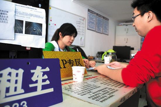 租车业务成为汽车经销商的新利润增长点,也使得本已火热的汽车租赁市场竞争更加激烈 图/新华社