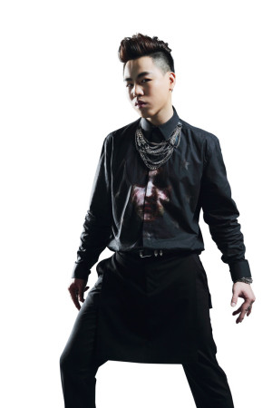 胡彦斌到拉萨吸氧 称《全能星战》保证精彩 综