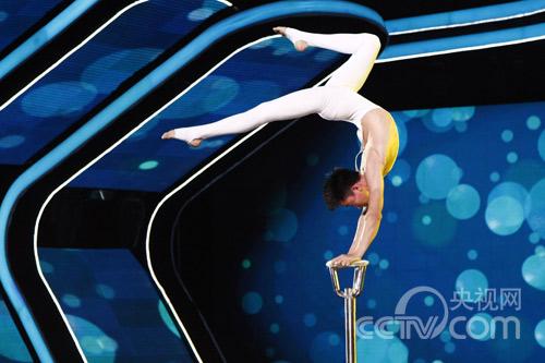 ... 柔术软功_刘腾柔术尴尬图片_柔术紧身衣尴尬图片