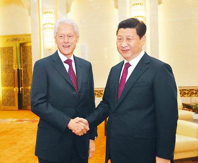 11月18日，国家主席习近平在北京人民大会堂会见美国前总统克林顿。