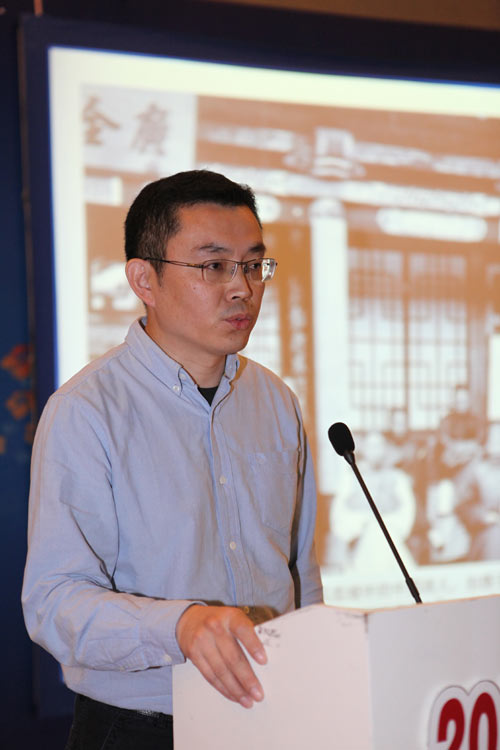 科教频道编导李德刚在预售复评现场阐释《茶叶之路》