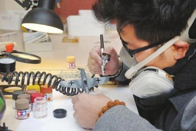 二战模型爱好者自制逼真模型还原战争细节(图