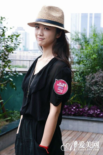 <em>汤唯照片全集</em>平日穿衣钟爱淡雅清新_时尚台_