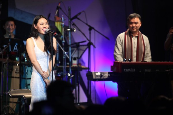 Tia袁娅维北京开唱 刘欢现场喊话:你最棒_综艺