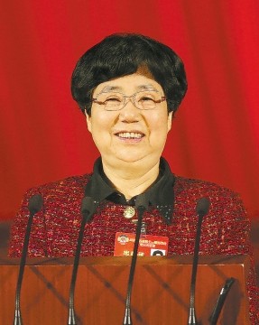 省政协主席张连珍代表省十一届政协常委会向大会作工作报告。