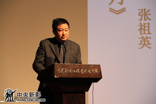 中国油画学会副主席、中国国际画院油画院副院长张祖英讲述本次参展美术作品《古道-岁月》的创作经历