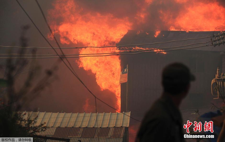 Al menos 16 muertos en un incendio en Valparaíso