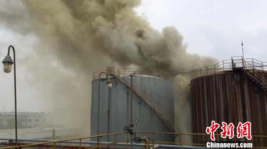 宁波一化工企业1000立方容量沥青罐起火暂无伤亡