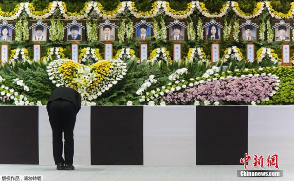 Suman 159 fallecidos y 143  desaparecidos en ferry de Corea del Sur