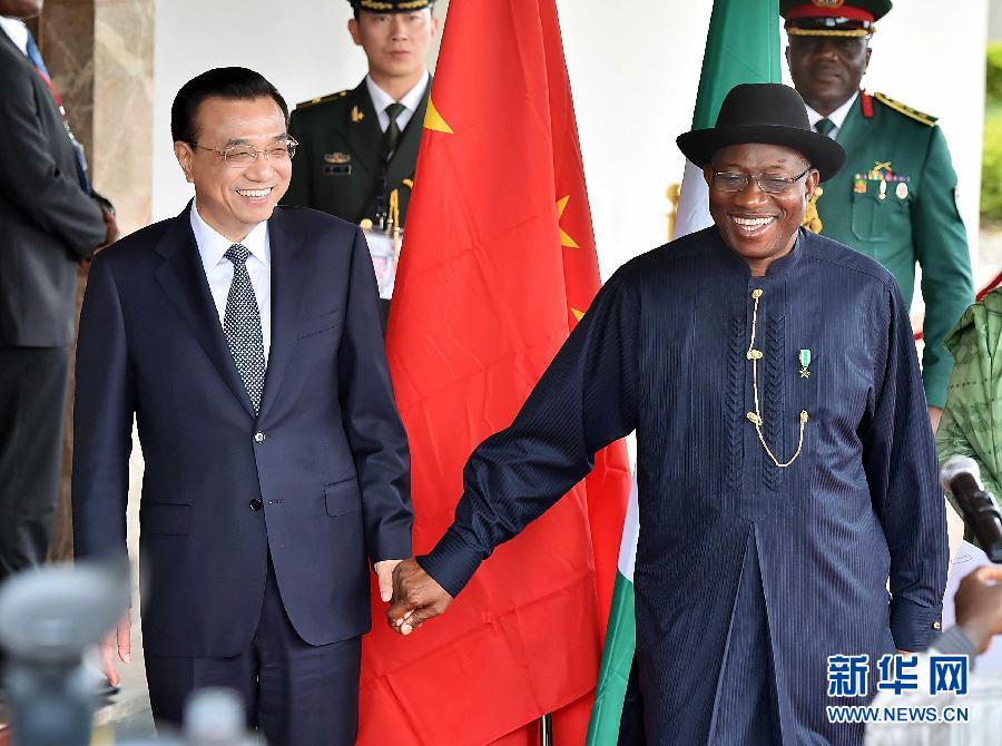李克强与尼日利亚总统乔纳森共同会见记者