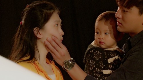 《爸爸回来了》贾乃亮彪戏吓哭女儿_综艺_央