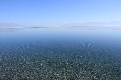 赛里木湖 湖面如镜