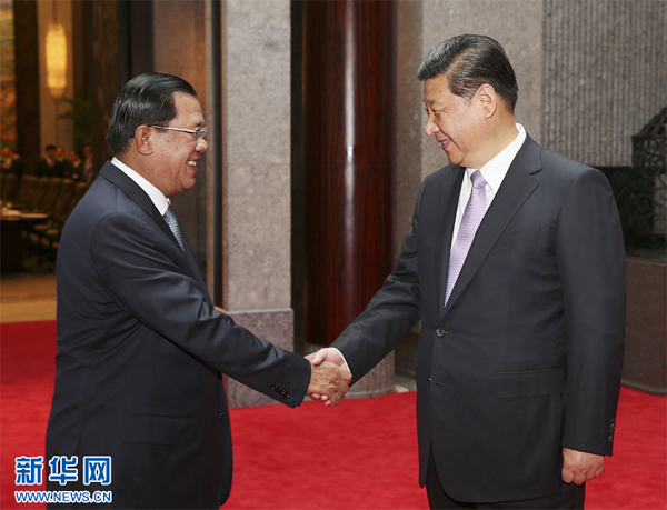 Xi Jinping rencontre le PM cambodgien à Shanghai