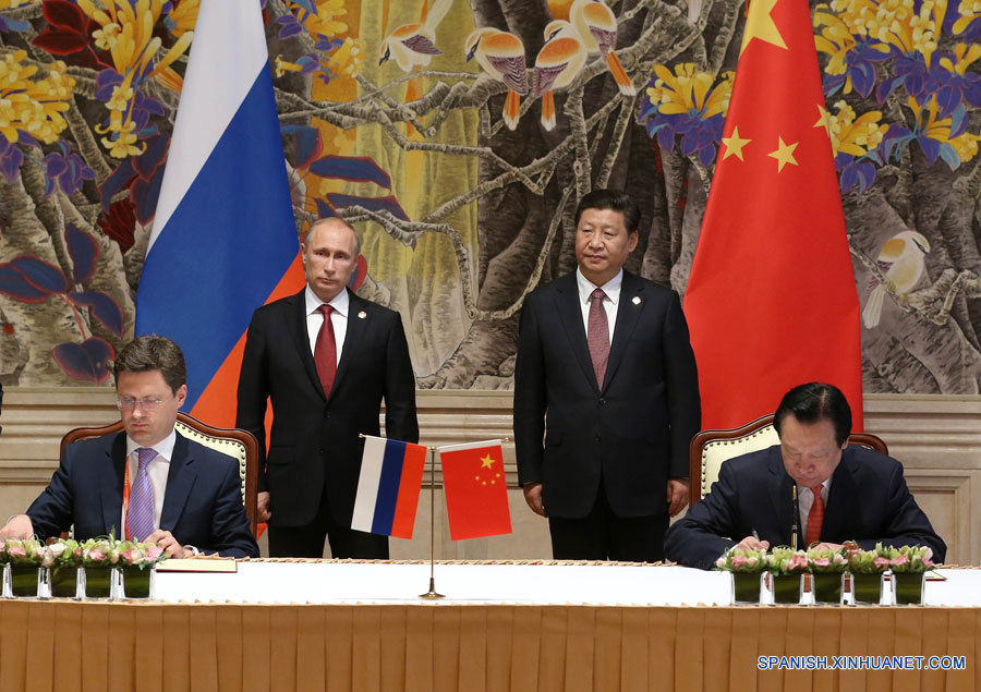 China y Rusia firman un esperado acuerdo de suministro de gas