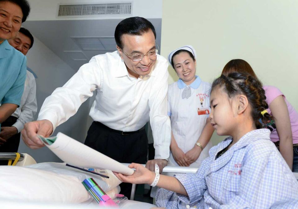 孤残儿童赠总理彩笔画_新闻频道_央视网(cctv