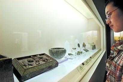 图为1996年嘉定法华塔元代地宫发现的“双狮戏绣球石函”。 (记者 诸葛漪)蒋迪雯 摄