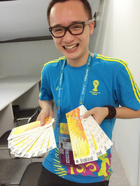 Чжан Эрму, Волонтер на Чемпионате мира по футболу в Бразилии