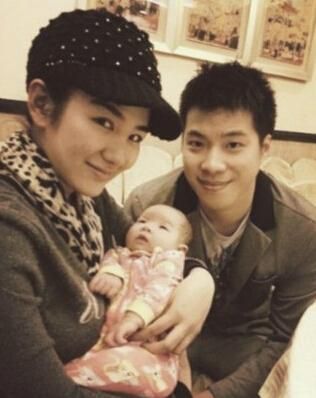 黄毅清证实已签离婚协议 女儿监护权归黄奕所