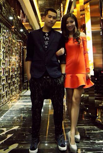 苏醒《星座女郎》MV首发 自导自演狂欢派对_