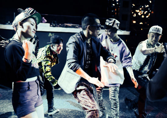 苏醒自导自演《星座女郎》MV狂欢派对_音乐