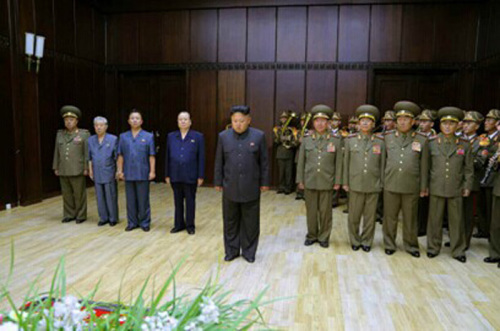 朝鲜领导干部吊唁全秉浩默哀悼念核计划领军人