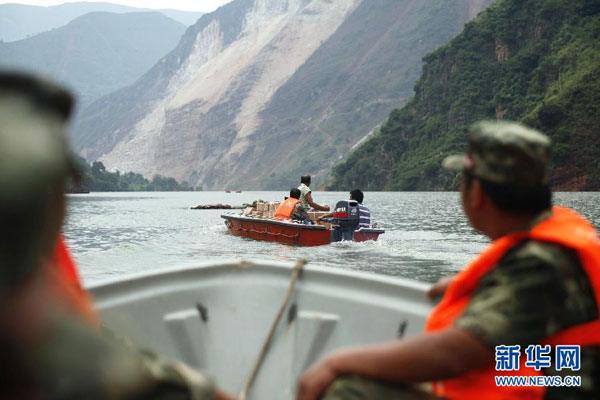 Residentes del banco del río Niulan son evacuados por posible desbordamiento del lago de barrera
