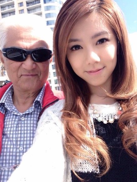 邓紫棋<em>带</em>外公游玩晒合影 网友夸:好酷_粤语台