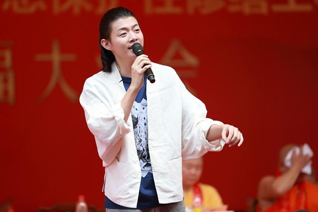 霍尊上海首唱《玉佛传灯》 称不惧与王菲比较