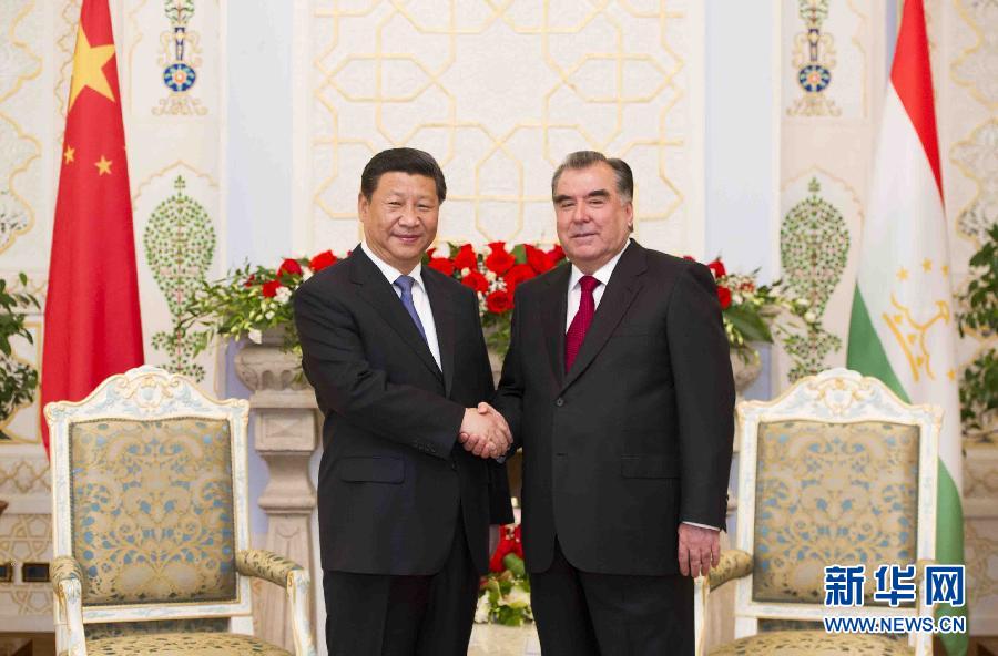9月13日，国家主席习近平在杜尚别同塔吉克斯坦总统拉赫蒙举行会谈。 新华社记者黄敬文摄 