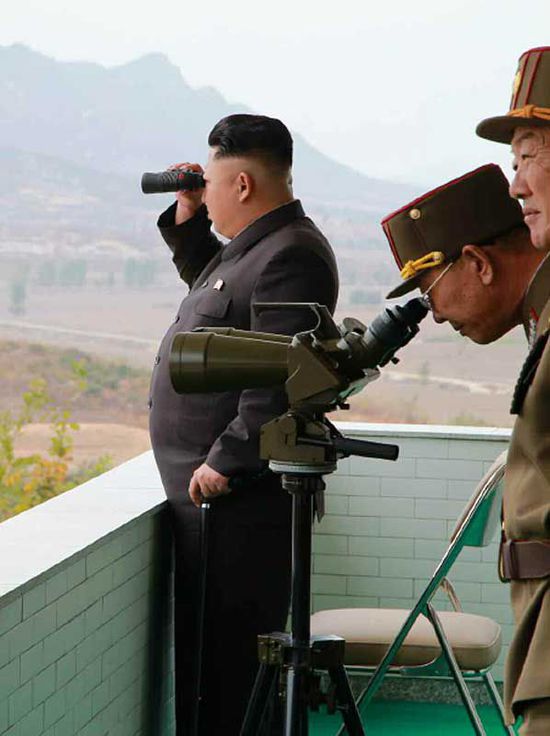 金正恩指导朝鲜人民军对抗训练(组图)