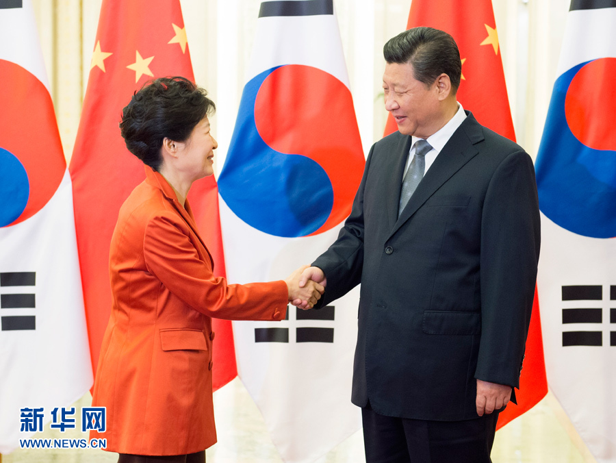 11月10日，中国国家主席习近平在北京人民大会堂会见韩国总统朴槿惠。新华社记者 谢环驰 摄
