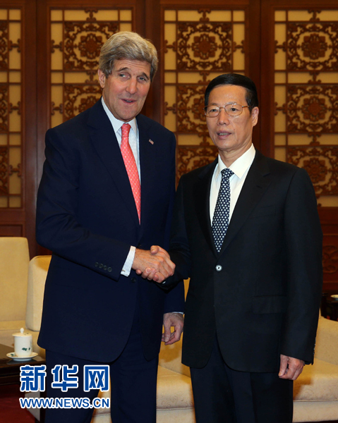 11月11日，中国国务院副总理张高丽在北京人民大会堂会见美国国务卿克里。 新华社记者刘卫兵摄