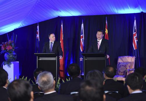 11月20日，国家主席习近平在惠灵顿同新西兰总理约翰·基举行会谈。这是习近平和约翰·基会谈后共同会见记者。 新华社记者 李学仁 摄