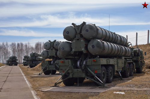 资料图：俄罗斯S-400防空导弹