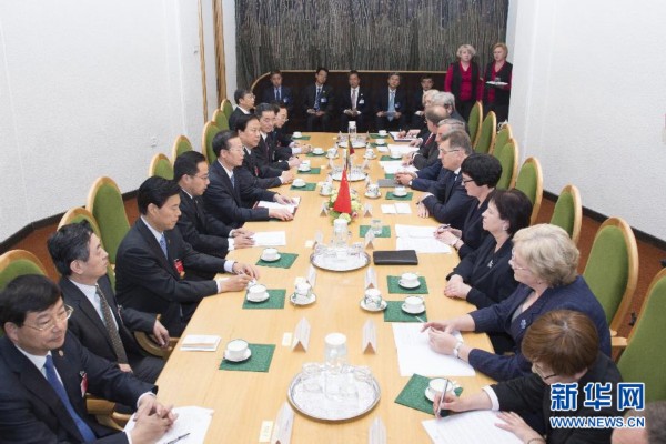 6月21日，国务院副总理张高丽在维尔纽斯同立陶宛总理布特克维丘斯举行会谈。 新华社记者王晔摄