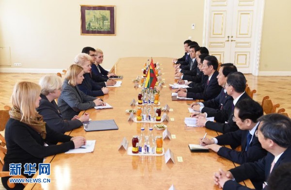 6月22日，中国国务院副总理张高丽在维尔纽斯会见立陶宛总统格里包斯凯特。 新华社记者高洁摄
