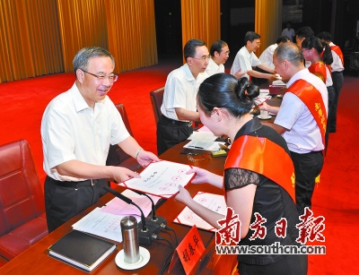 广东省委省政府召开全省庆祝2015年教师节暨