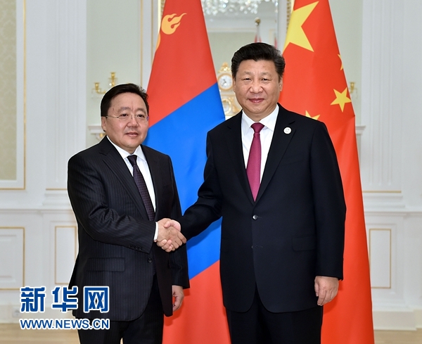 　　6月23日，国家主席习近平在塔什干会见蒙古国总统额勒贝格道尔吉。新华社记者 李涛 摄