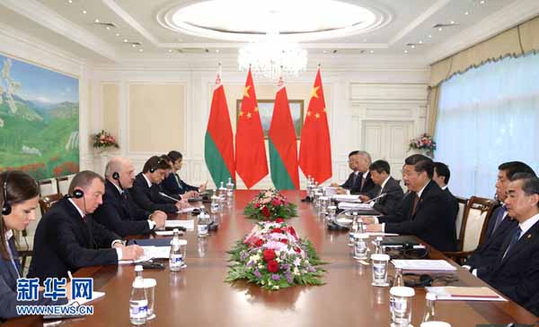 6月24日，国家主席习近平在塔什干会见白俄罗斯总统卢卡申科。新华社记者 马占成 摄