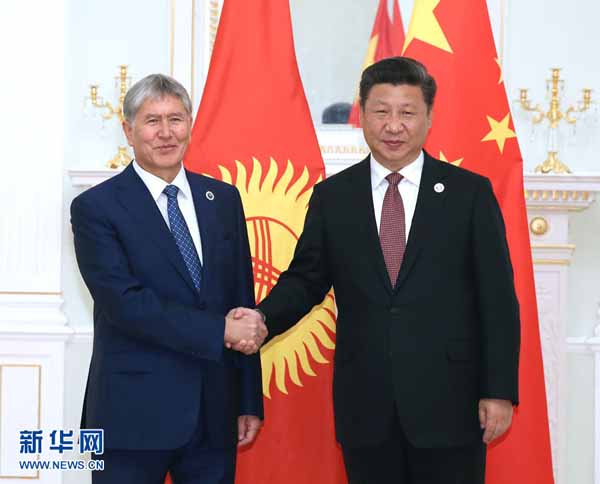 6月24日，国家主席习近平在乌兹别克斯坦塔什干会见吉尔吉斯斯坦总统阿坦巴耶夫。 新华社记者 马占成 摄