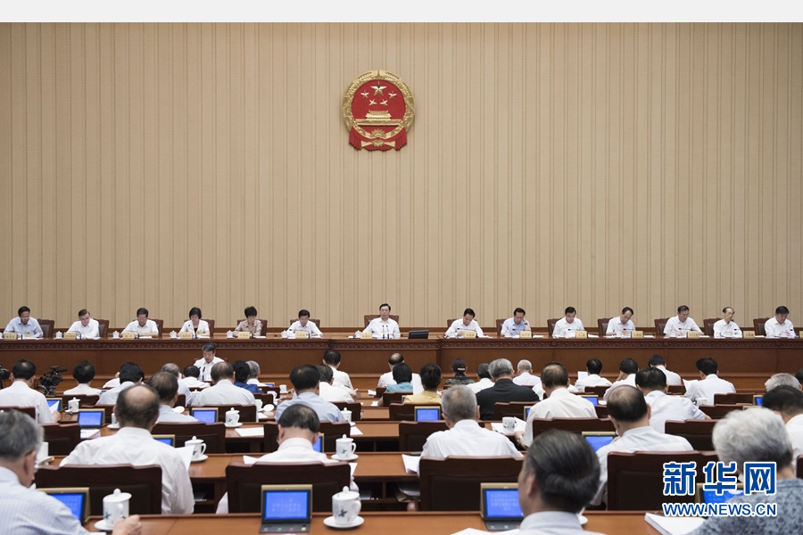 　　8月31日，十二届全国人大常委会第二十二次会议在北京人民大会堂举行第二次全体会议。张德江委员长出席。