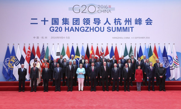  9月4日，二十国集团领导人第十一次峰会在杭州国际博览中心举行。国家主席习近平主持会议并致开幕辞。这是二十国集团成员和嘉宾国领导人、有关国际组织负责人集体合影。