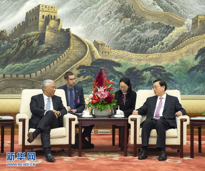 　　10月8日，全国人大常委会委员长张德江在北京人民大会堂会见葡萄牙总理科斯塔。