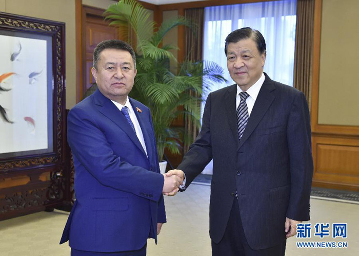 10月14日，中共中央政治局常委、中央书记处书记刘云山在重庆会见来华出席“2016中国共产党与世界对话会”的吉尔吉斯斯坦社会民主党主要领导人、议长图尔松别科夫。